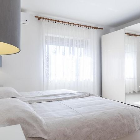 Apartments Zdenka Ровиньско село Экстерьер фото
