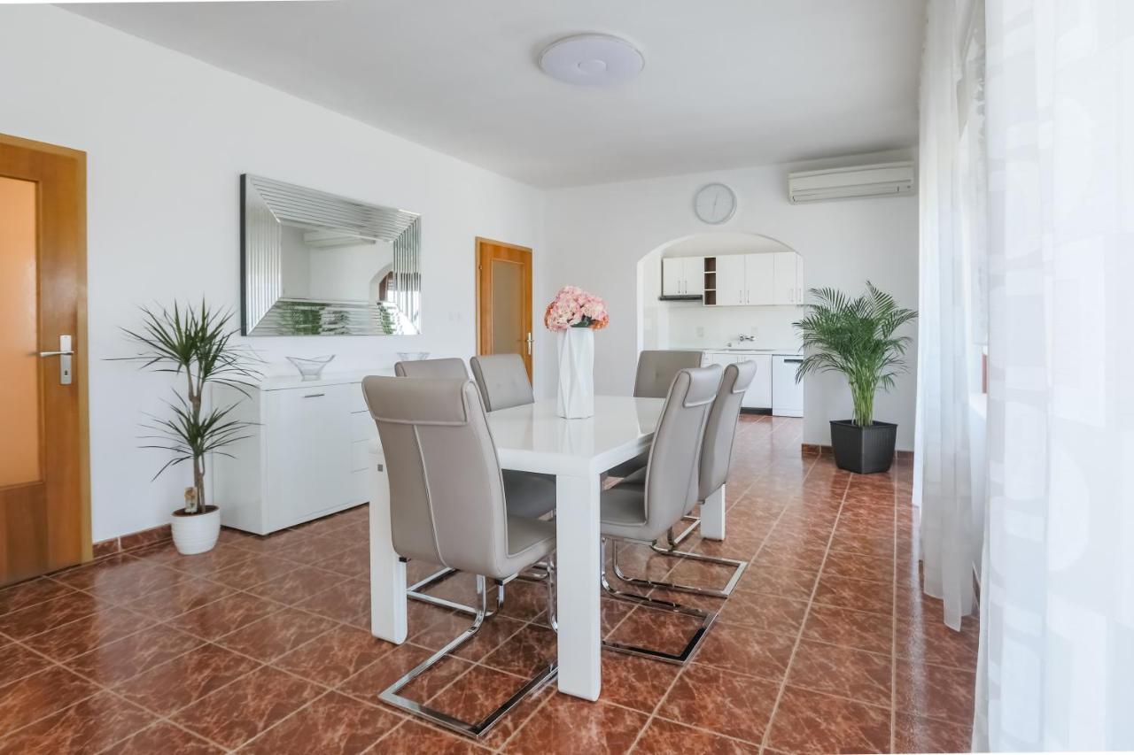 Apartments Zdenka Ровиньско село Экстерьер фото