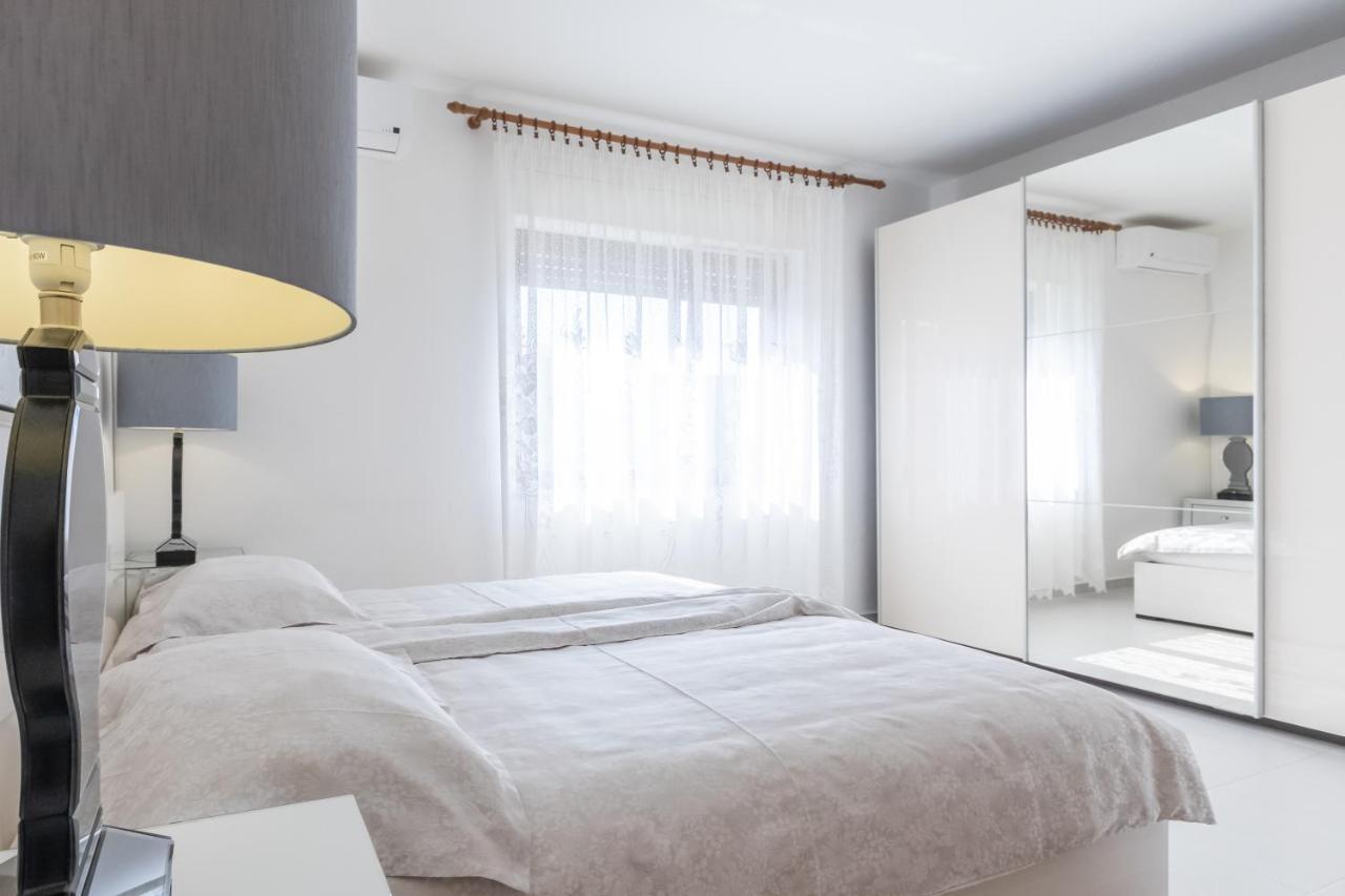 Apartments Zdenka Ровиньско село Экстерьер фото