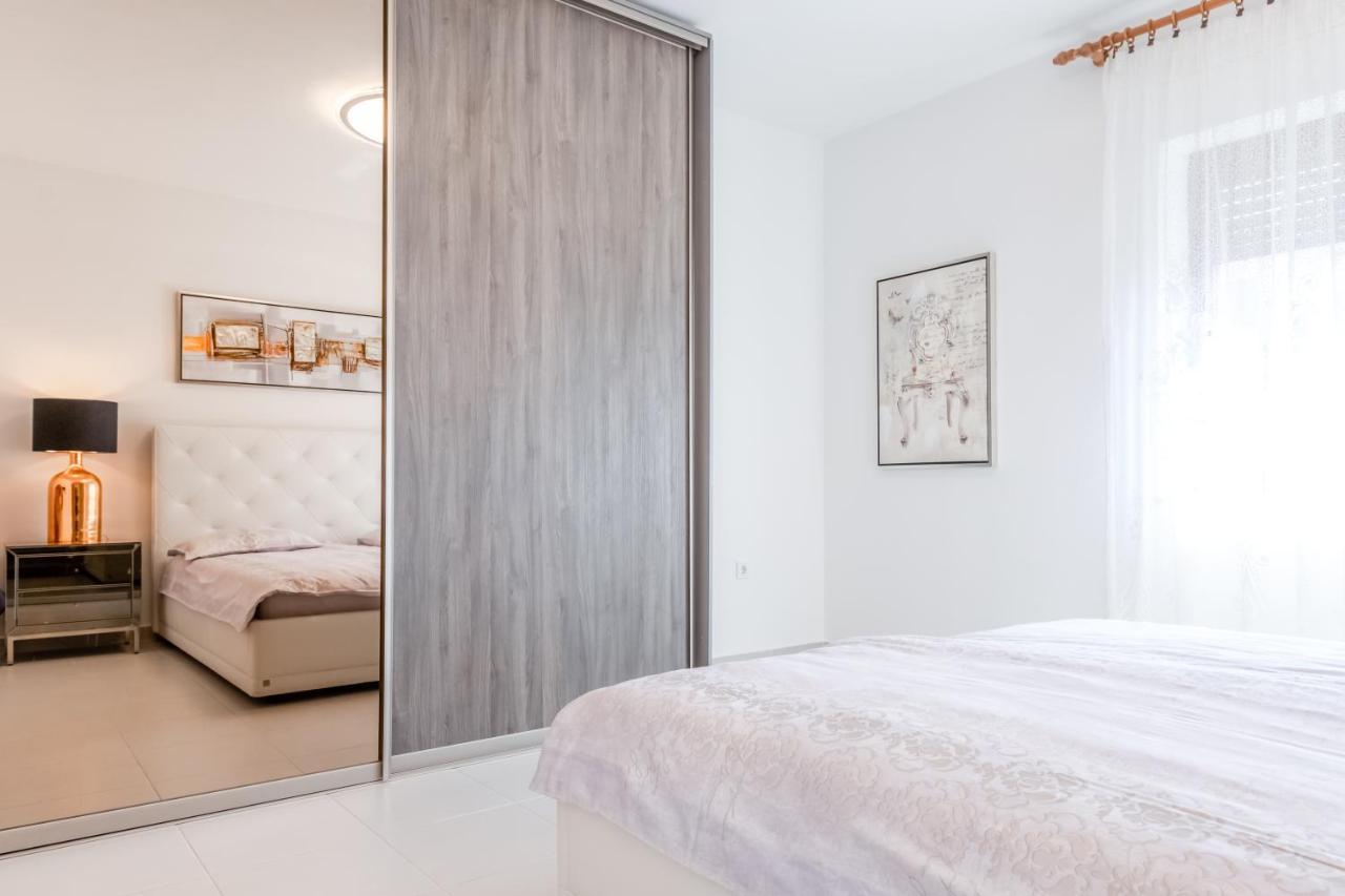 Apartments Zdenka Ровиньско село Экстерьер фото