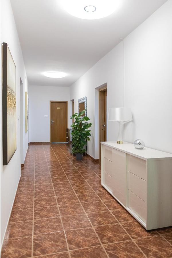 Apartments Zdenka Ровиньско село Экстерьер фото