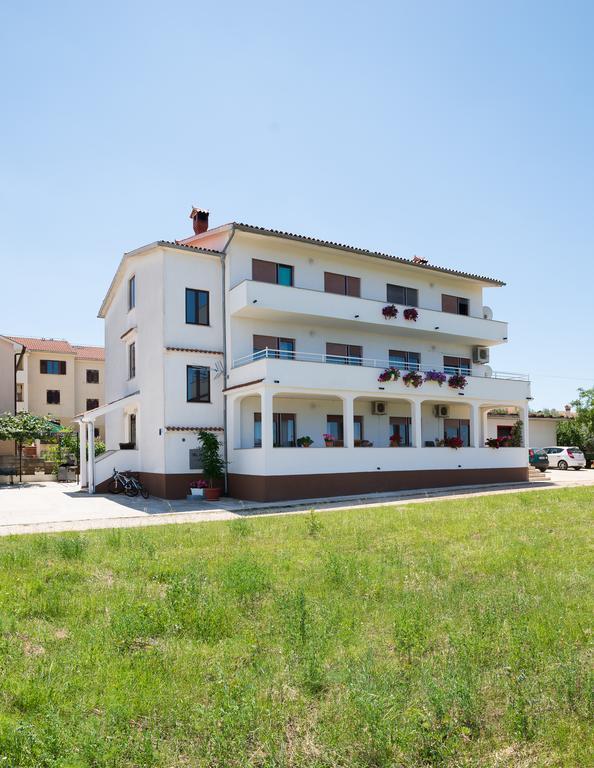 Apartments Zdenka Ровиньско село Экстерьер фото